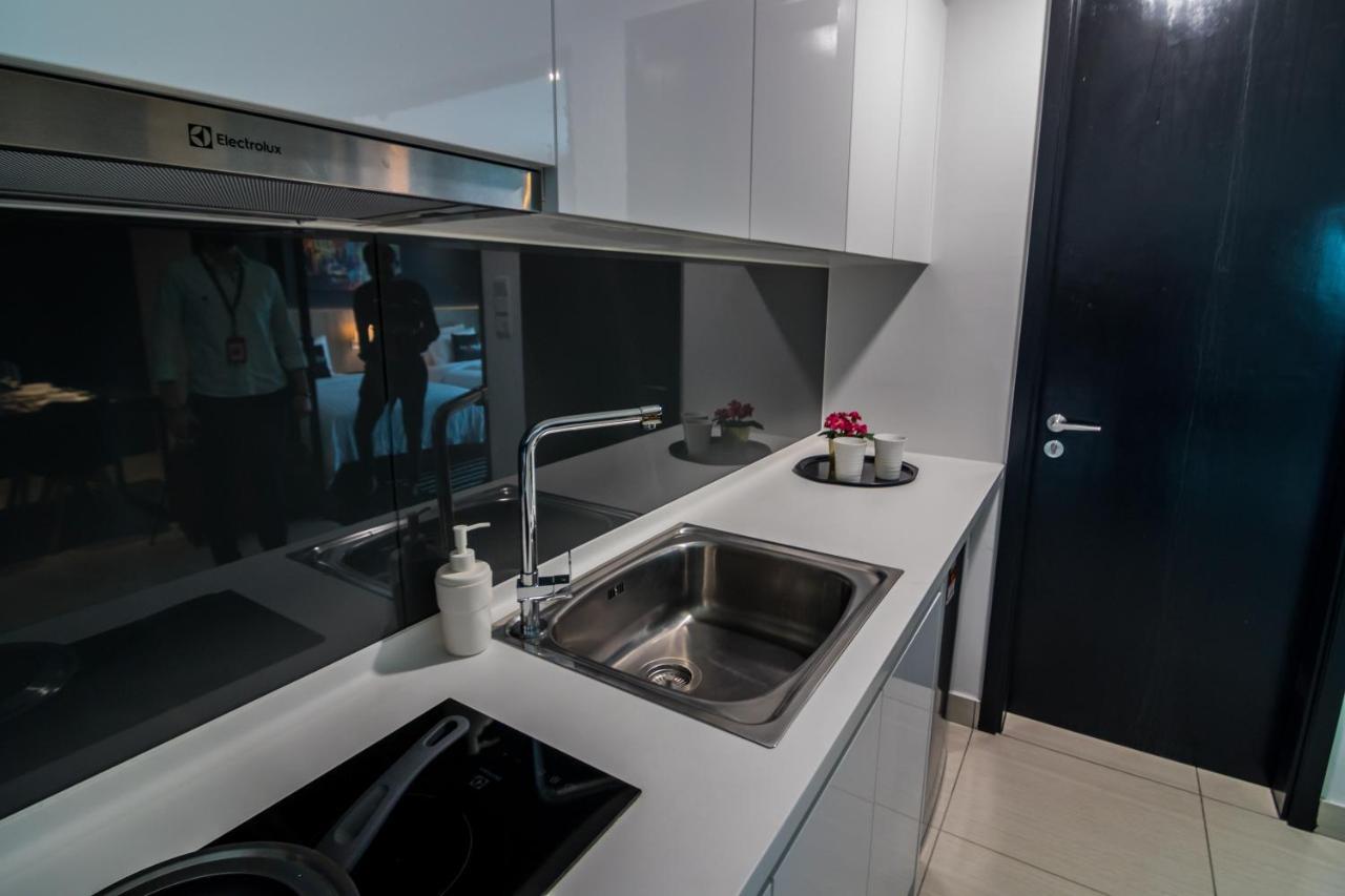 Almas Suites By Subhome Nusajaya  Bagian luar foto