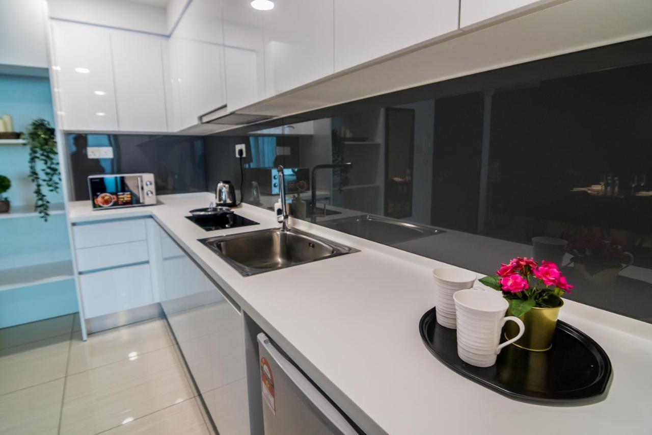 Almas Suites By Subhome Nusajaya  Bagian luar foto